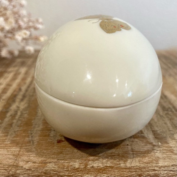 Takahashi Ceramic Egg Trinket Box with Gold Butterfly - Picture 9 of 16